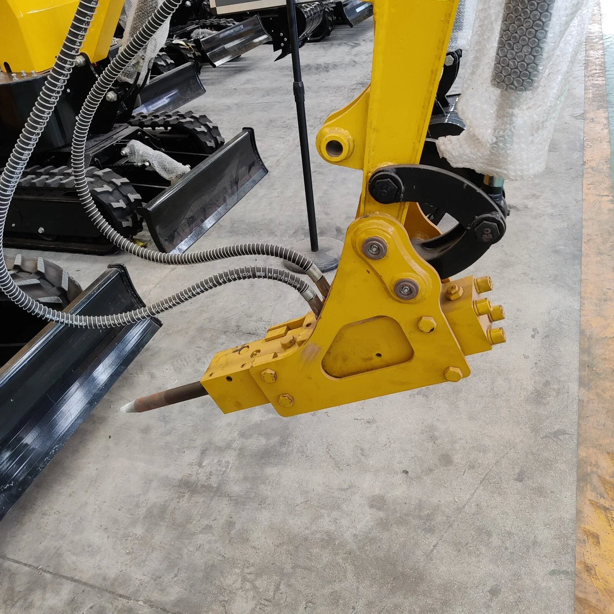 2 Ton New Mini Excavator, EPA certified USA KUBOTA Diesel Engine , Attachments